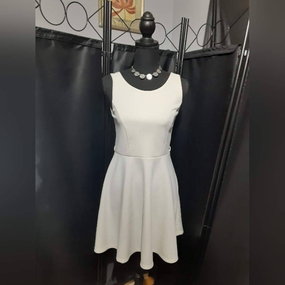 Forever 21 Women's Ivory Cream Color Sleeveless Fit Flare Dress Size Small